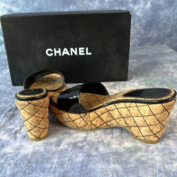 Chanel Black Patent Leather Mules w/ Quilted Cork Heel Sz 7 - Picture 5 of 7